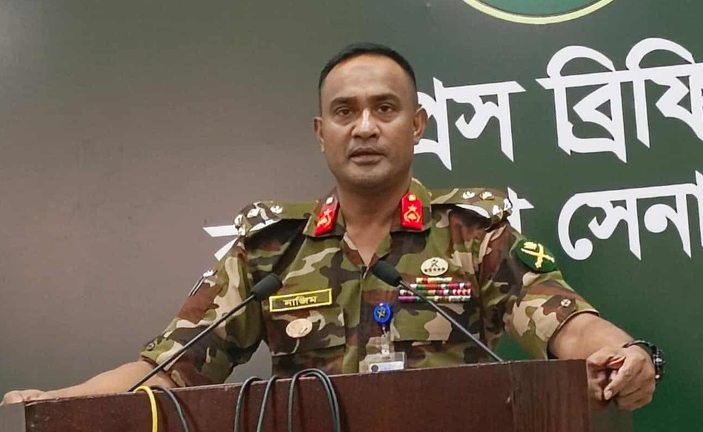 আ. লীগ কর্মীদের প্রশিক্ষণের অভিযোগ: সেনা হেফাজতে মেজর সাদিক